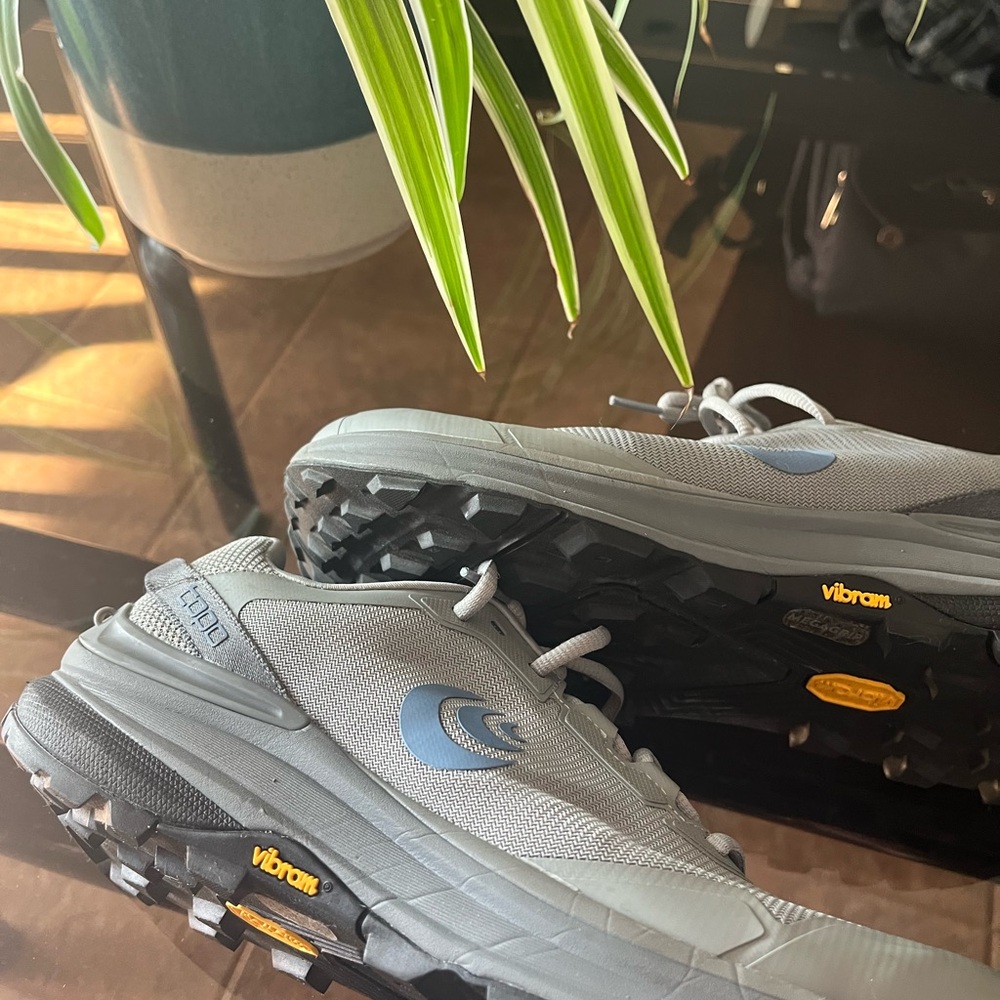 Topo Women’s Traverse Gray Trail Running Shoes with Vibram Megagrip hardly worn